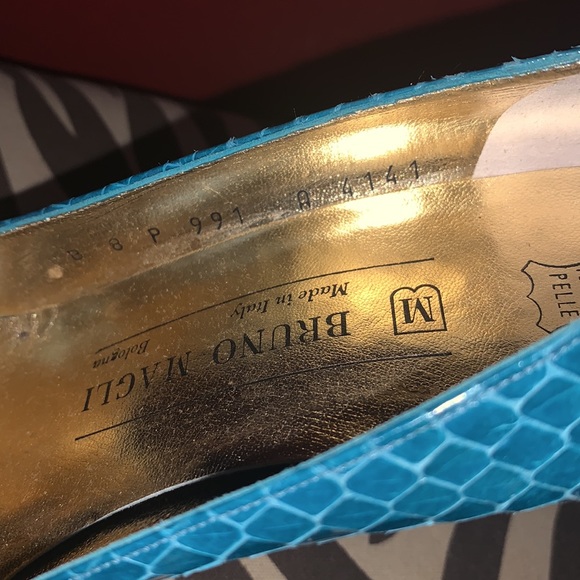 Designer BRUNO MAGLI Beautiful Snake Print peep toe heels, Size 8 - Picture 12 of 16